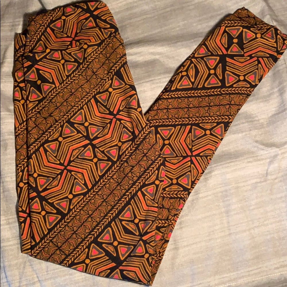 Triangle Detailed Soft Leggings